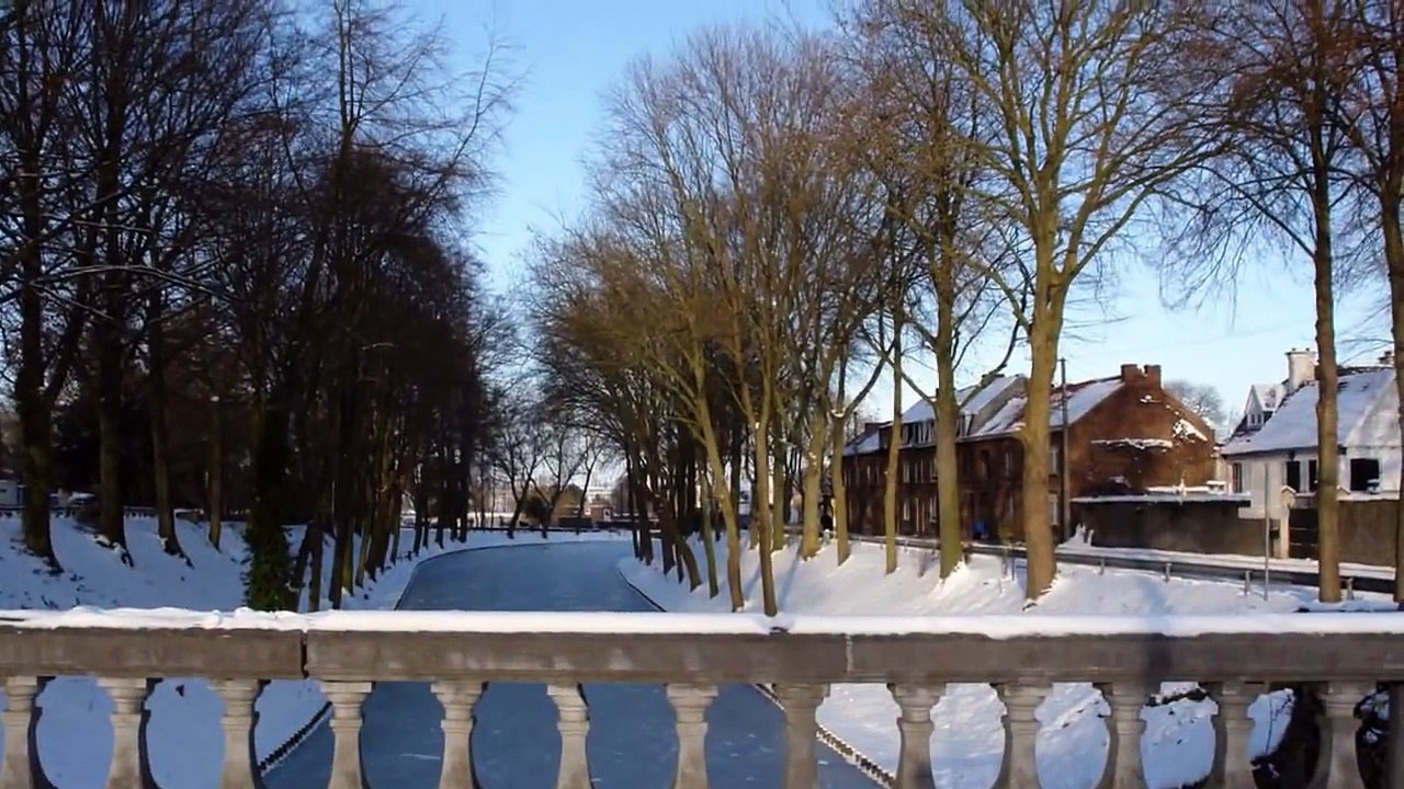 25 DEC 2010 BELGIQUE- ENGHIEN - EDINGEN KERST - NOEL "LA DODANE SOUS UN BEAU TAPIS DE NEIGE"