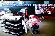 Shoplifter busted, theft video
