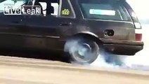 Crazy aussie guys drift until their tyres smoke the place up