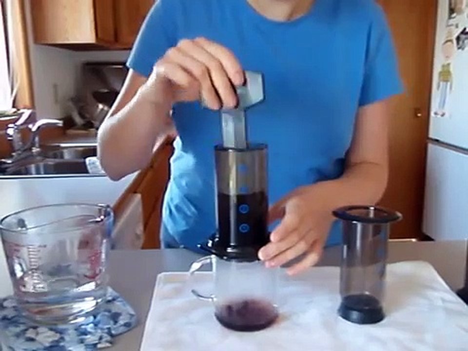 How to use the Aerobie AeroPress Coffee and Espresso Maker (review and demo)