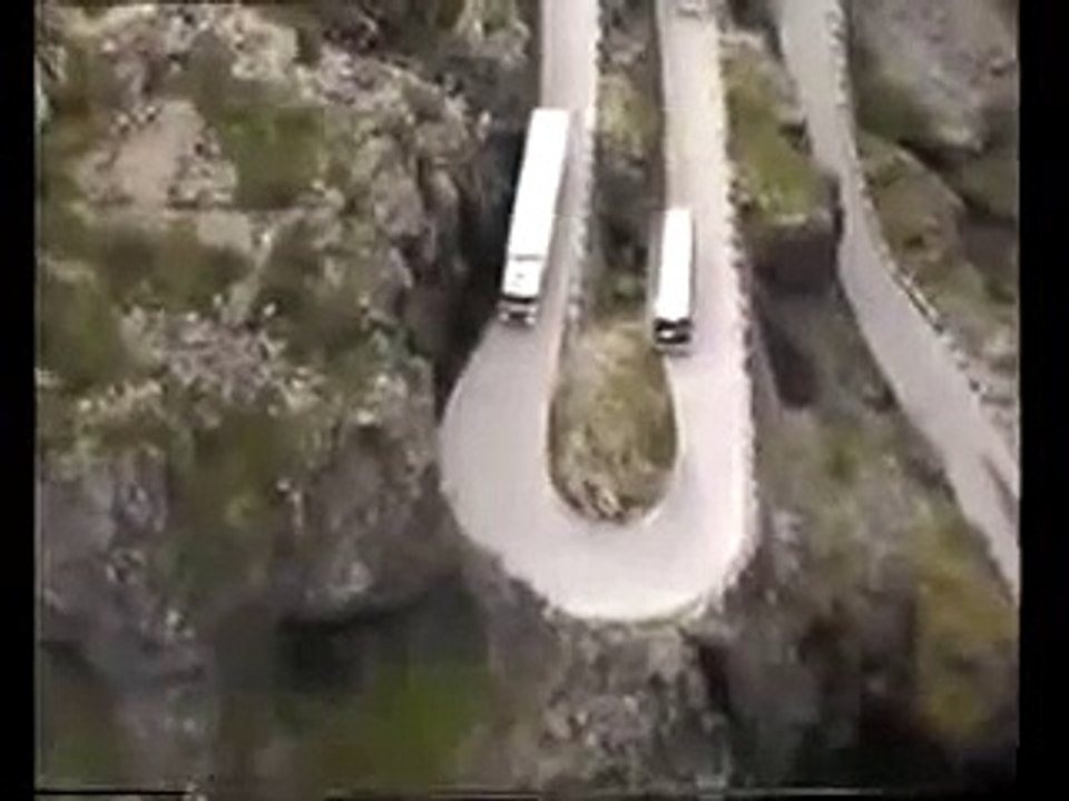 超厲害的貨櫃車駕駛