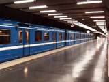 Kort-tåg C6 vid Mörby Centrum (Stockholm subway)