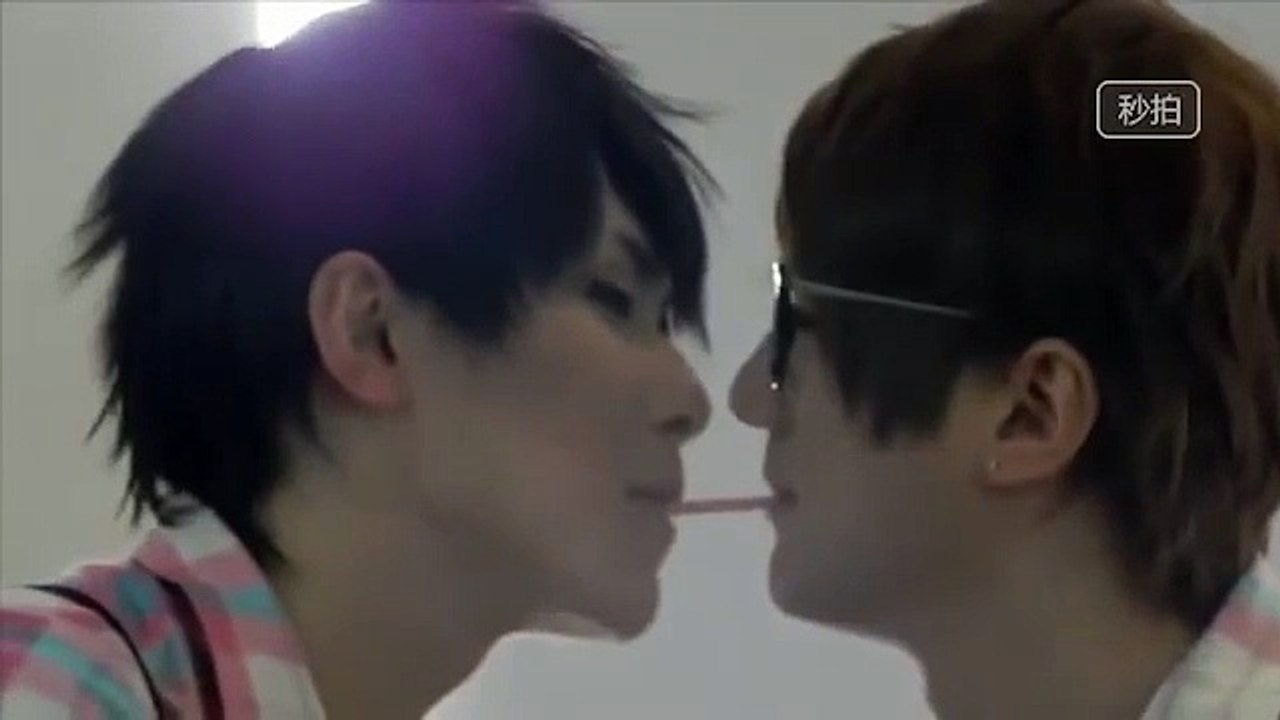 Baozi x Hana Pocky Kiss