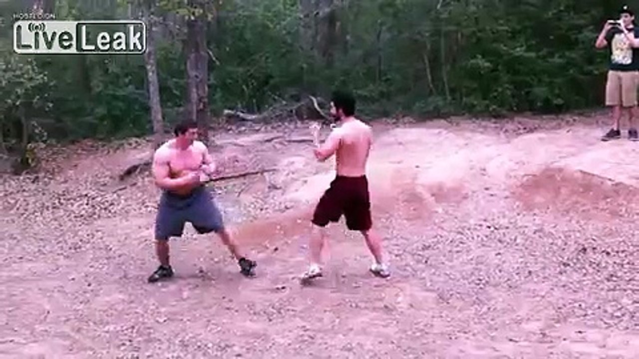 TUFF MUSCLE GUY gets BEATEN by SKINNY GUY = bleeds right away =