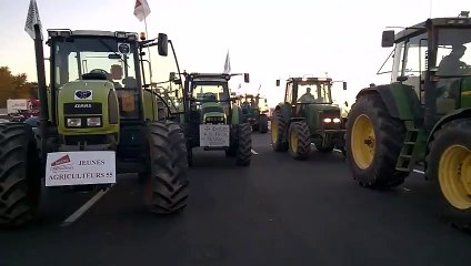 Mardi 3 septembre 2015, à l'aube, les agriculteurs rejoignent Paris