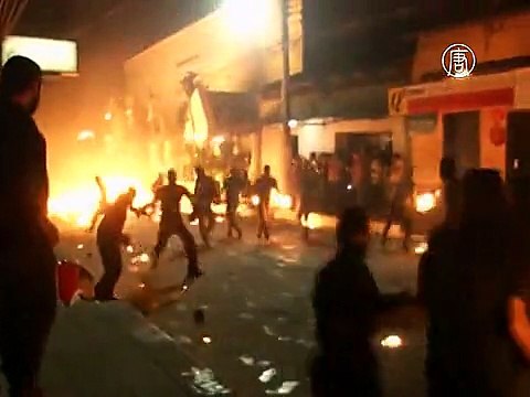 Сальвадорцы швыряются огнём в честь праздника