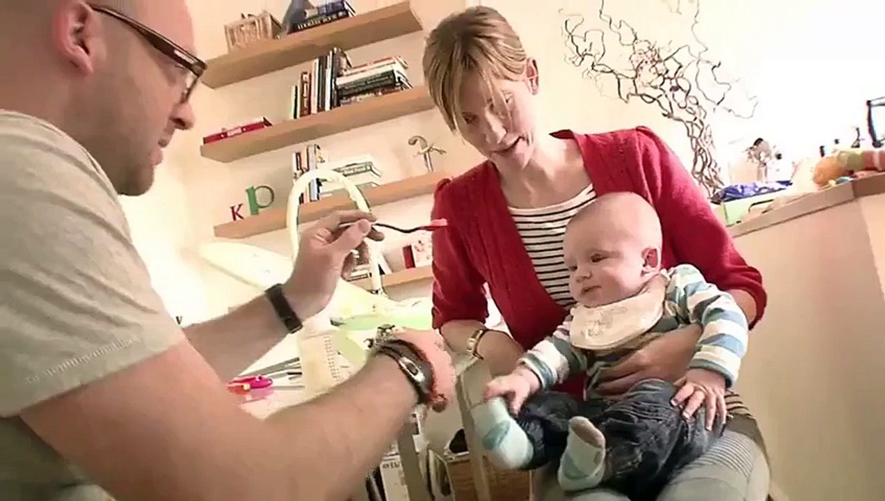 ✔How to feed my baby 4 6 months Starting to feed baby забавный малыш