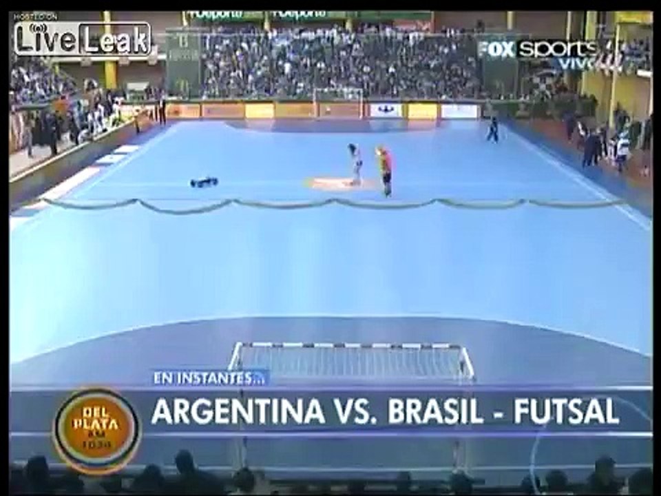 The perfect Girlfriend for footbal fans ?