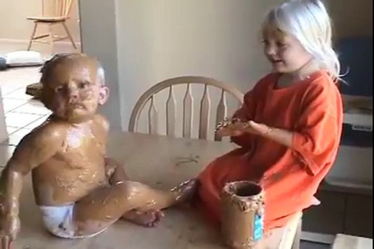دیکھیے چھوٹی بہن نے چھوٹے بھائی کے ساتھ کیا کر دیا