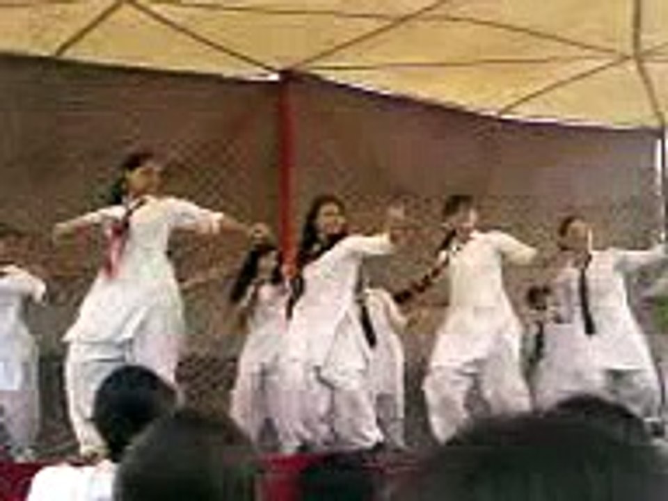 Pakistani College Girls dancing on farewell party 2014