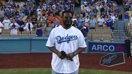 Download Video: T-Pain chante l'hymne national sans auto-tune ... Stade des Dodgers de Los Angeles