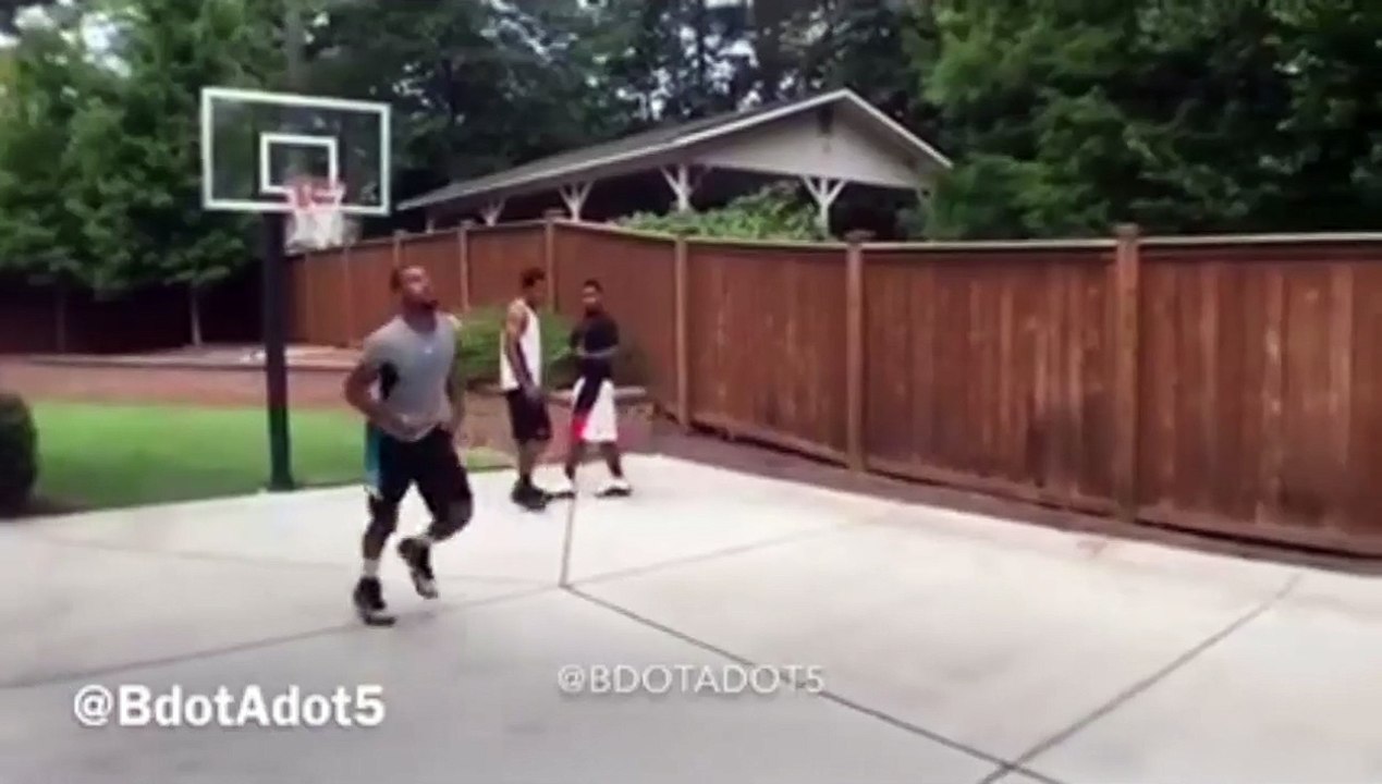 l'imitation de Manu Ginobili