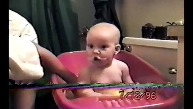✔Baby and bubbles! So cute & so funny Videos funny baby 面白い赤ちゃん 有趣的婴儿 Bébé rire drôle