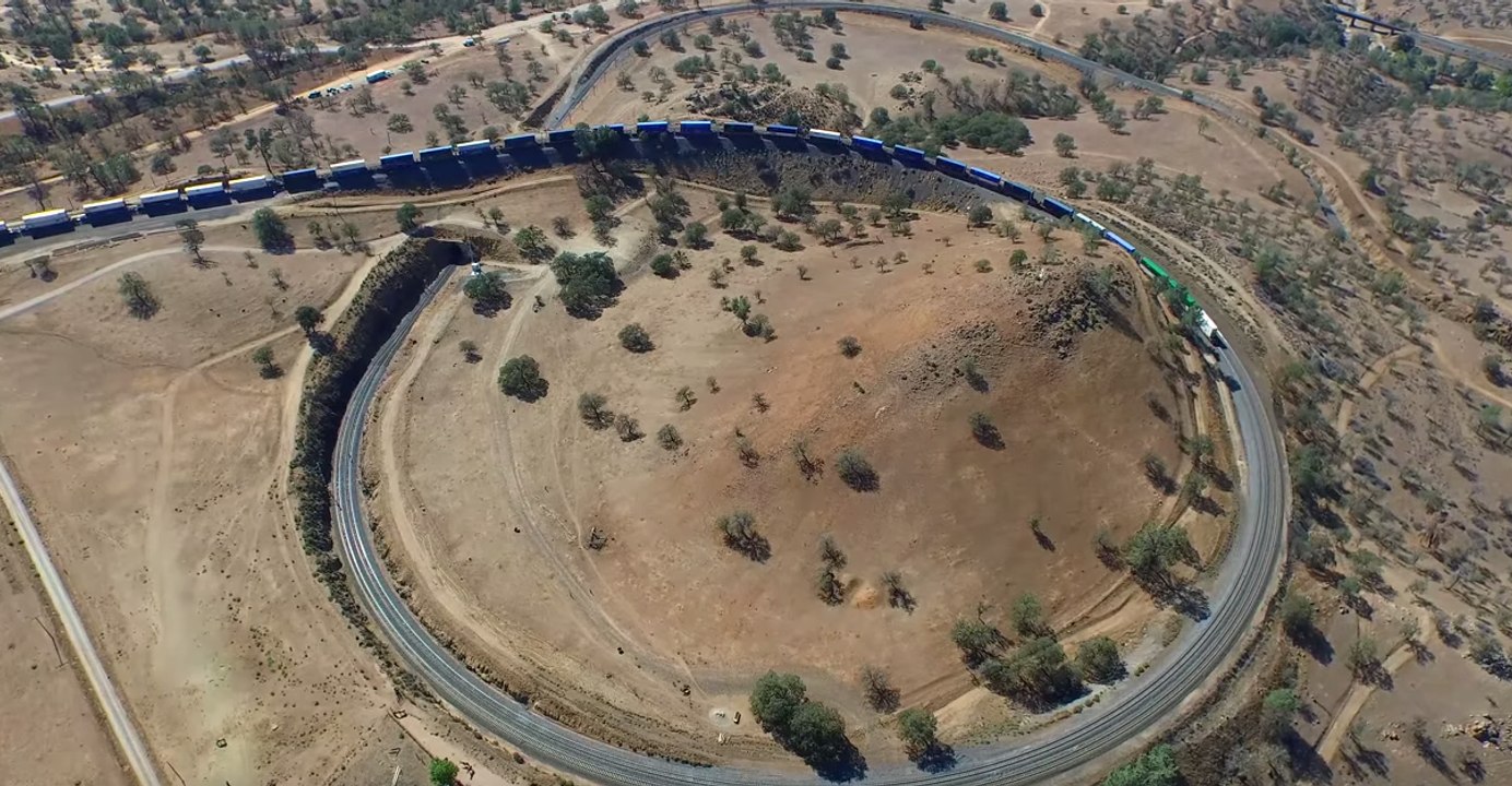 Train Winds Around California's Tehachapi Loop