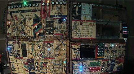 "Engine 40106" – Live modular techno (CB's DIY Modular Synthesizer)