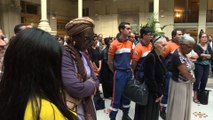 Minute de silence en hommage aux victimes de l'incendie à Paris