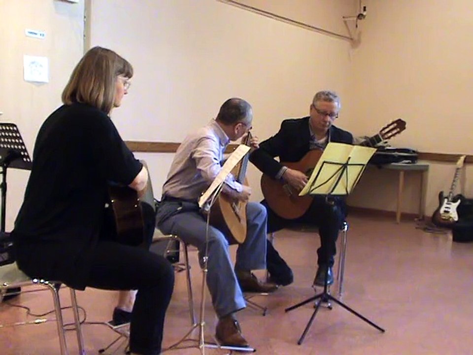 M2U02008 Trio de guitares, musique populaire brésilienne, fête de la musique à Scy Chazelles le 21 06 2015