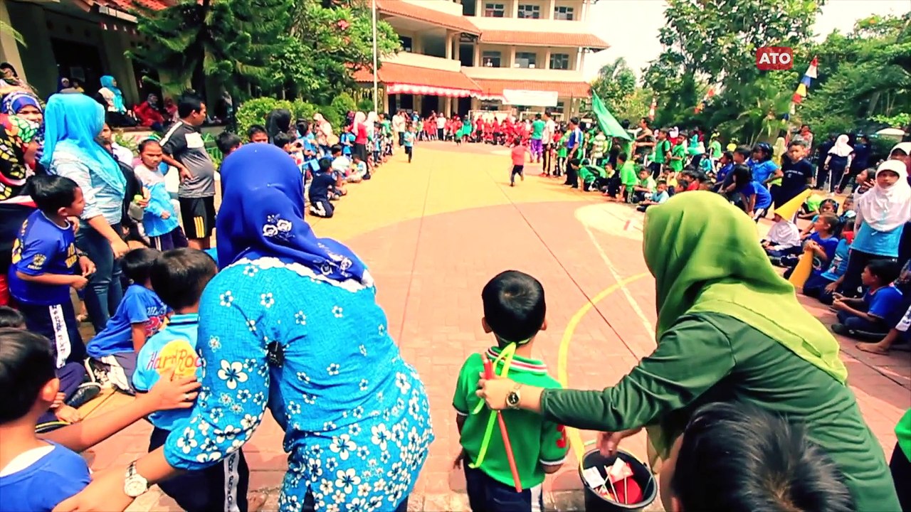 Lomba Ngumpulin Bendera