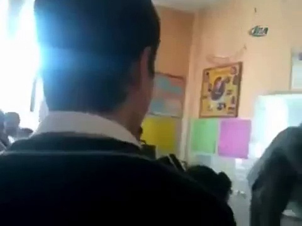 Uçan adam sabri öğrenciyken =   Uçan Liseli