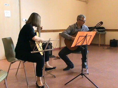 M2U01965 duo de guitares, vals Pica pica, fête de la musique à Scy Chazelles le 21 06 2015
