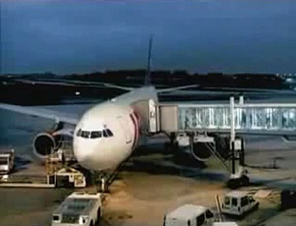 UYUYAN BİR KADIN VE UYANIK BİR ADAM