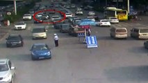 Traffic policeman jumps on car windshield to make arrest