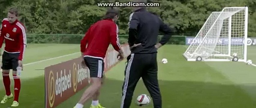 Gareth Bale marque dans un un angle impossible