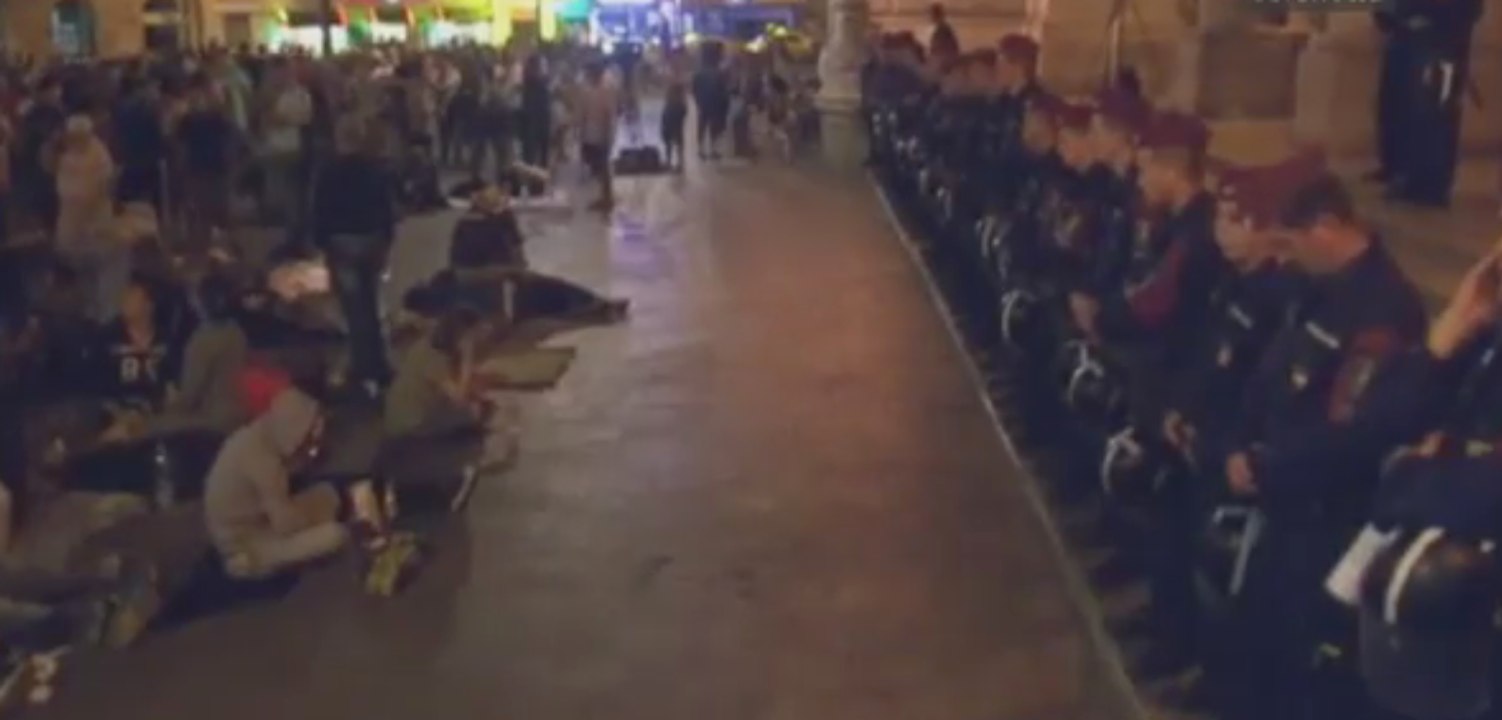 L’afflux de migrants à la gare de Budapest, à travers nos télés