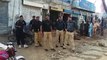 پیرمحل:پولیس کے مبینہ تشدد سے زیر حراست ملزم ہلاک ورثاء کا غوثیہ چوک میں ٹائر جلا کر احتجاج پولیس کے خلاف شدید نعرے بازی