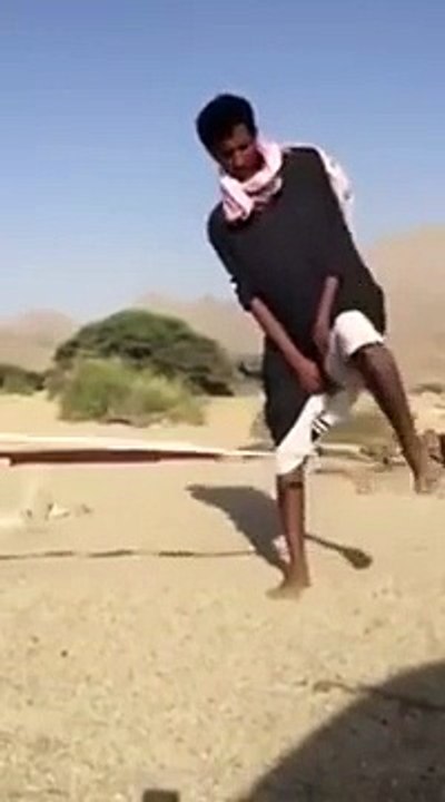 Arab guy gets pranked at slackline... Hilarious!