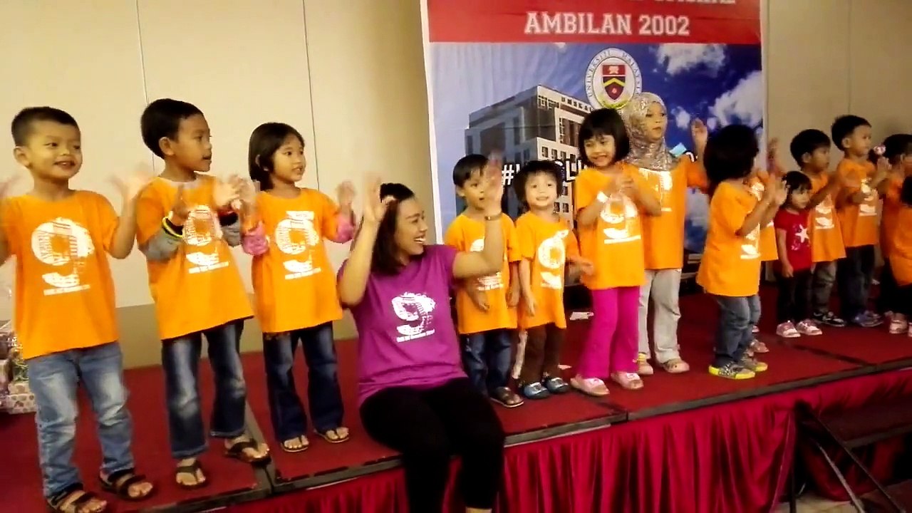 Kids chicken dance #umslicreunion2014 | chicken dance for kids