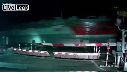 Two men killed by train in Russia "ÐÐ¾ÐµÐ·Ð´ Ð½Ð°ÑÐ¼ÐµÑÑÑ ÑÐ±Ð¸Ð» Ð´Ð²ÑÑ Ð¿Ð°ÑÐ½ÐµÐ¹"