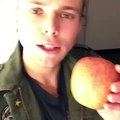 ashton irwin, LOOK AT THESE DAMN APPLES!