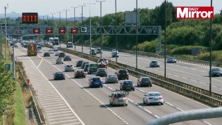 Barefoot Man Stops Traffic on one of UK's busiest motorways because he got a puncture