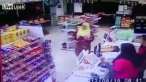 A woman fights  robber armed with machete