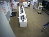3 Stooges Break Into Cellphone Store, Walk Away Empty Handed