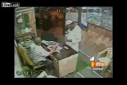 Masker goon attacks shopkeeper with sword in Mumbai