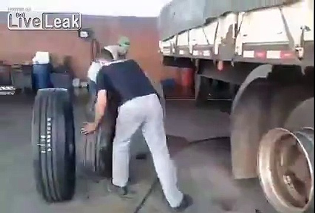 Well That's One Way To Change A Tire!!