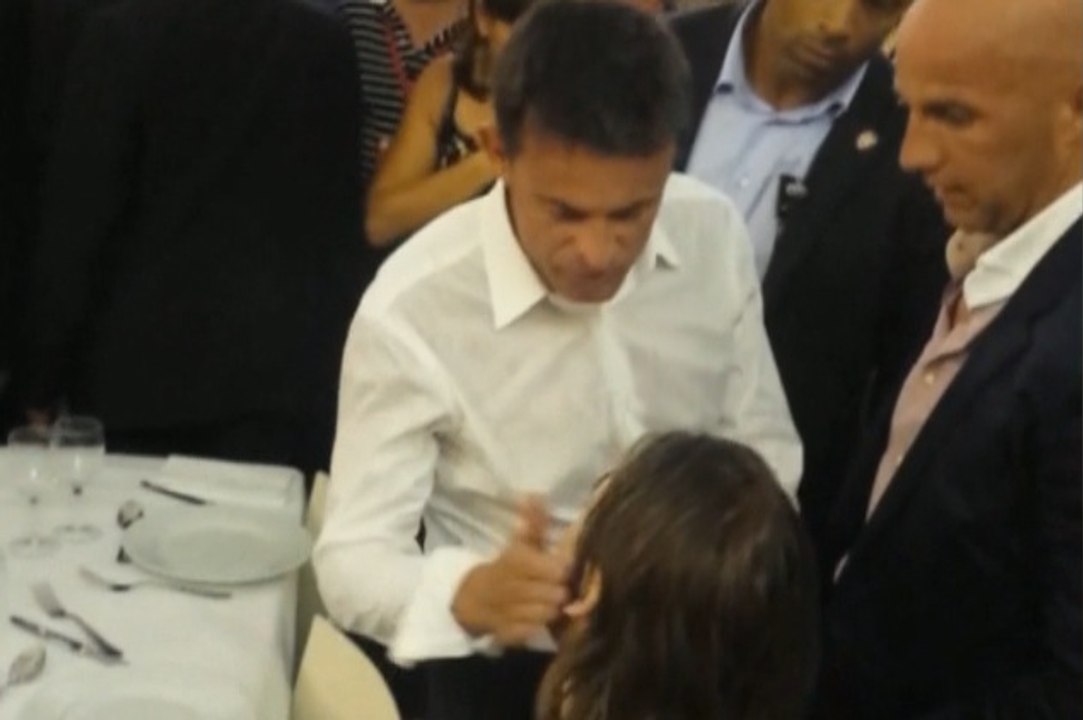 Manuel Valls a-t-il giflé un militant socialiste ? - ZAPPING ACTU DU 03/09/2015