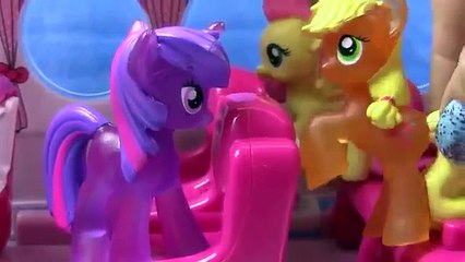 MLP Airplane Airport - Floating In The Ocean - My Little Pony Travel Part 14 Pinkie Pie Series Video