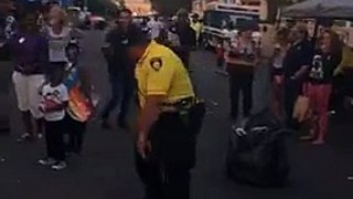 Las Vegas Cop 'Dancing' With Kids