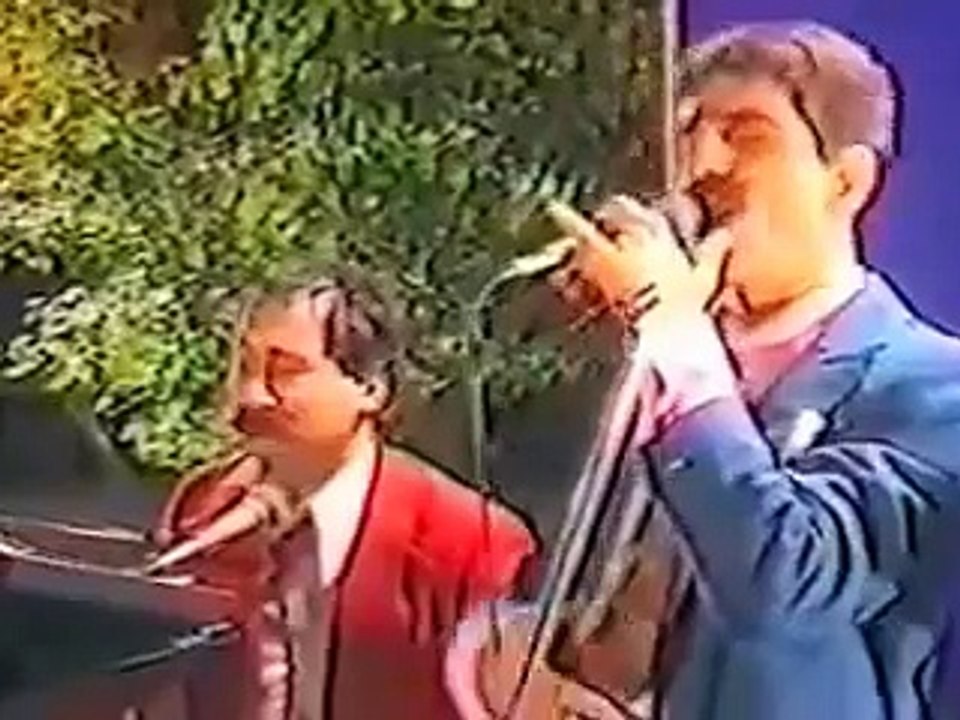 Армянские парни поют российские песни без акцента и с приплясом ))))