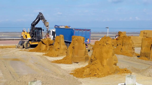 Destruction des sculptures de sable au Touquet