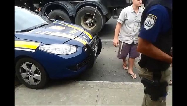 Acidente mata uma pessoa e interdita a BR 101 na Serra