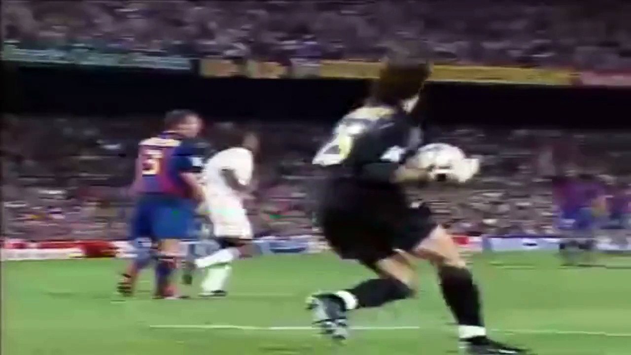 PRIMER GOL DE RONALDINHO EN BARCELONA