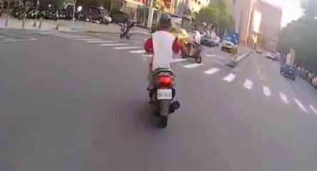 Voleur de scooter vs policier