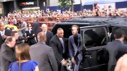 Robert Pattinson hafta sonunda hiç hesapta olmayan bir düğüne katılmış!