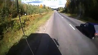 Russian truck drivers beat up road gangsters