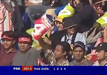 Abdur Razzaq 51 of 22 Deliveries Against England - Mera Pakistan