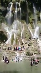 یار کتنی خوبصورت جگہ ہے۔ کسی کو پتہ ہے کہ یہ کہاں ہے؟